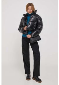 Calvin Klein Jeans kurtka damska kolor czarny zimowa oversize. Kolor: czarny. Materiał: włókno. Sezon: zima