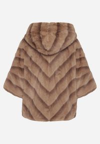 Born2be - Beżowa Kurtka Futerko Oversize z Kapturem i Rękawami 3/4 Idanne. Okazja: na co dzień. Typ kołnierza: kaptur. Kolor: beżowy. Materiał: futro. Styl: klasyczny, casual, elegancki #3