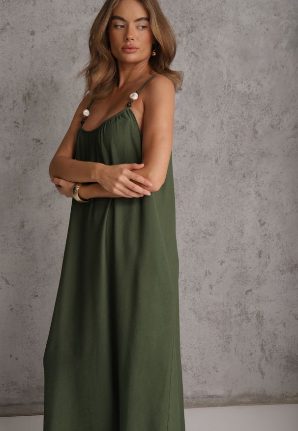 Renee - Zielona Wiskozowa Sukienka Boho o Pudełkowym Kroju na Ramiączkach z Koralikami Aleino. Okazja: na co dzień. Kolekcja: plus size. Kolor: zielony. Materiał: wiskoza. Długość rękawa: na ramiączkach. Typ sukienki: dla puszystych. Styl: boho