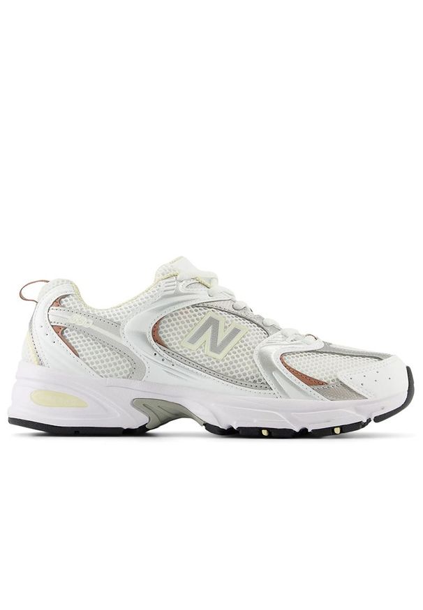 Buty New Balance MR530SGA - białe. Kolor: biały. Materiał: zamsz, materiał, skóra, syntetyk. Szerokość cholewki: normalna. Sezon: lato