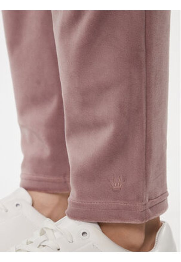 Triumph Spodnie piżamowe Cozy Comfort Velour Trousers 10216539 Brązowy Regular Fit. Kolor: brązowy. Materiał: welur, wiskoza