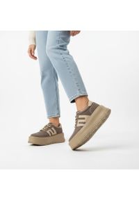 Sneakersy damskie Filippo, cholewka z naturalnej skóry zamszowej z naszywanymi panelami i klasycznym sznurowaniem z wyraźnymi przeszyciami, masywna p. Okazja: na co dzień. Zapięcie: sznurówki. Kolor: brązowy. Materiał: zamsz, skóra. Szerokość cholewki: normalna. Obcas: na platformie #1