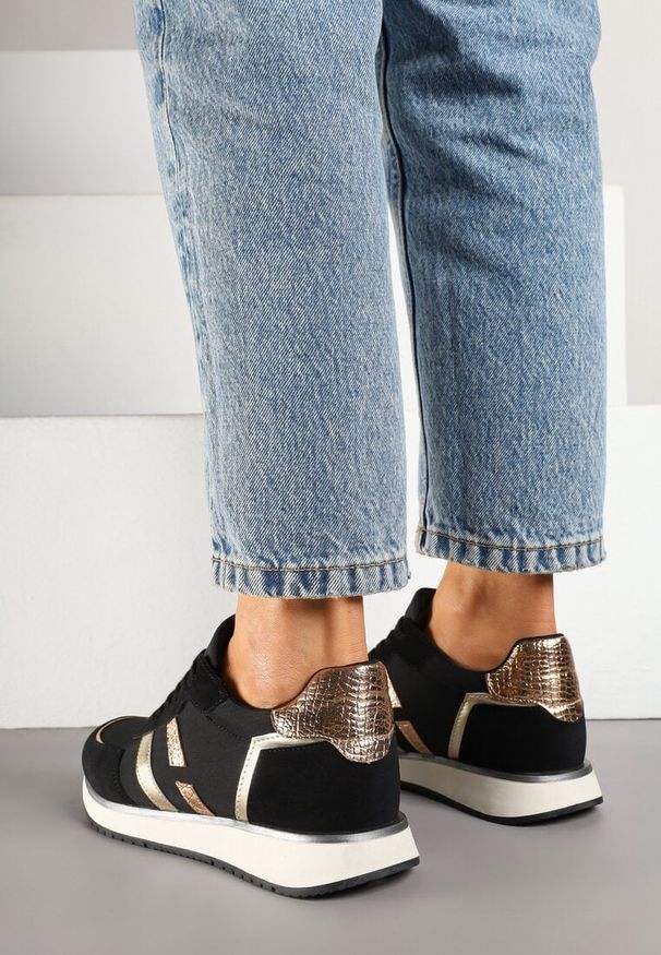 Born2be - Czarne Sneakersy z Ozdobnymi Paskami i Metalicznymi Wstawkami Alanissea. Okazja: na co dzień. Nosek buta: okrągły. Zapięcie: pasek. Kolor: czarny. Materiał: jeans. Wzór: paski. Obcas: na płaskiej podeszwie