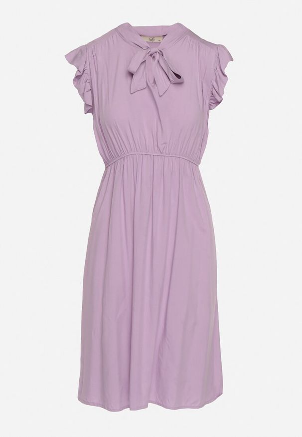 Born2be - Fioletowa Rozkloszowana Sukienka z Wiązanym Dekoltem i Gumką w Pasie Ozdobiona Falbanką Dimonima. Kolor: fioletowy. Materiał: wiskoza, bawełna. Wzór: aplikacja. Typ sukienki: rozkloszowane. Styl: elegancki, retro