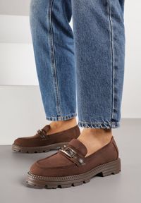 Renee - Brązowe Mokasyny z Metaliczną Klamrą Glitterfly. Okazja: na co dzień. Zapięcie: klamry. Kolor: brązowy. Materiał: jeans. Styl: casual, elegancki #9