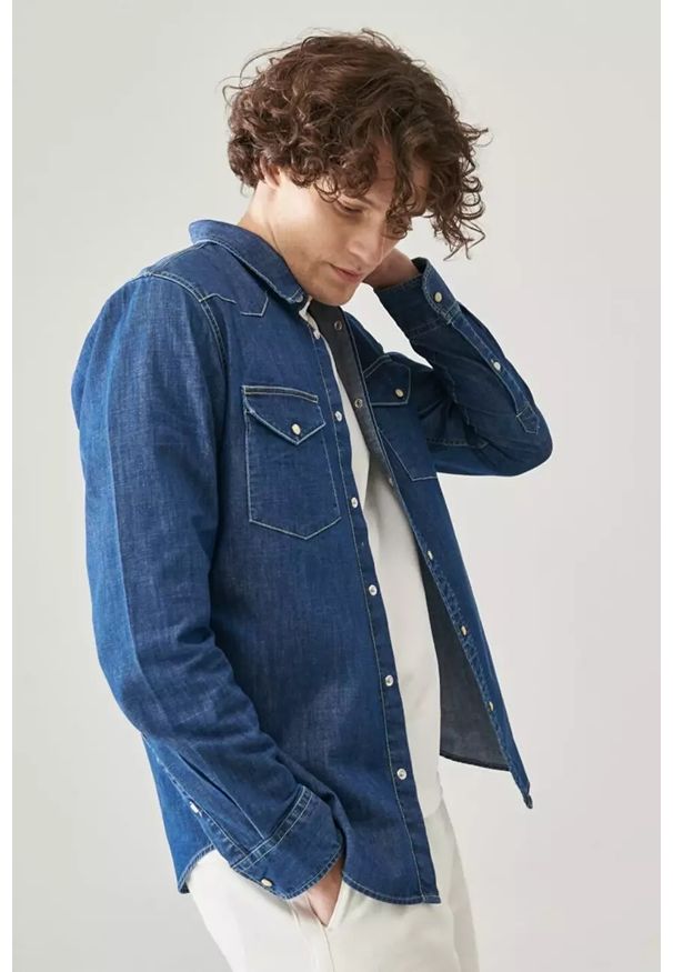 Lee - LEE REGULAR WESTERN MĘSKA KOSZULA JEANSOWA DIPPED BLUE L66WPLLA 112145397. Materiał: jeans