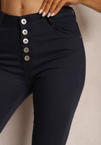 Renee - Granatowe Spodnie Skinny Winvienne. Stan: podwyższony. Kolor: niebieski. Długość: długie. Wzór: ażurowy