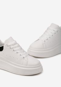 Born2be - Biało-Czarne Sneakersy Irivana. Kolor: biały. Materiał: materiał. Obcas: na platformie #2
