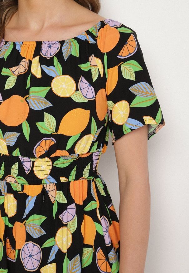 Born2be - Czarna Sukienka Hiszpanka z Bawełną i Motywem Cytrusów Avfila. Okazja: na co dzień. Typ kołnierza: dekolt hiszpanka. Kolor: czarny. Materiał: bawełna. Sezon: lato. Styl: elegancki, casual
