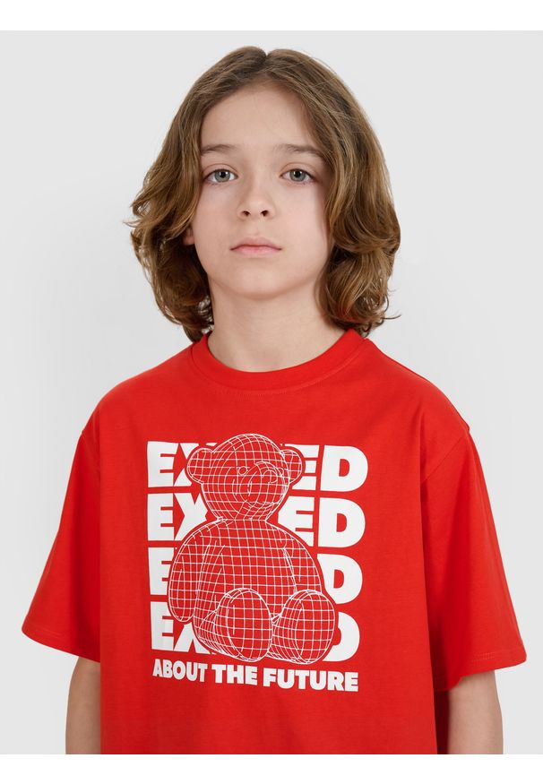 4f - 4F T-shirt oversize z nadrukiem chłopięcy - czerwony 152 (11-12 lat). Okazja: na co dzień. Kolor: czerwony. Materiał: bawełna, jersey, dzianina. Długość rękawa: krótki rękaw. Długość: krótkie. Wzór: nadruk. Sezon: lato. Styl: klasyczny, sportowy, casual