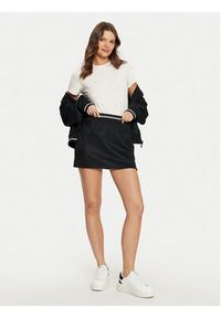 Guess T-Shirt V5RI02 KCLG2 Écru Regular Fit. Materiał: syntetyk