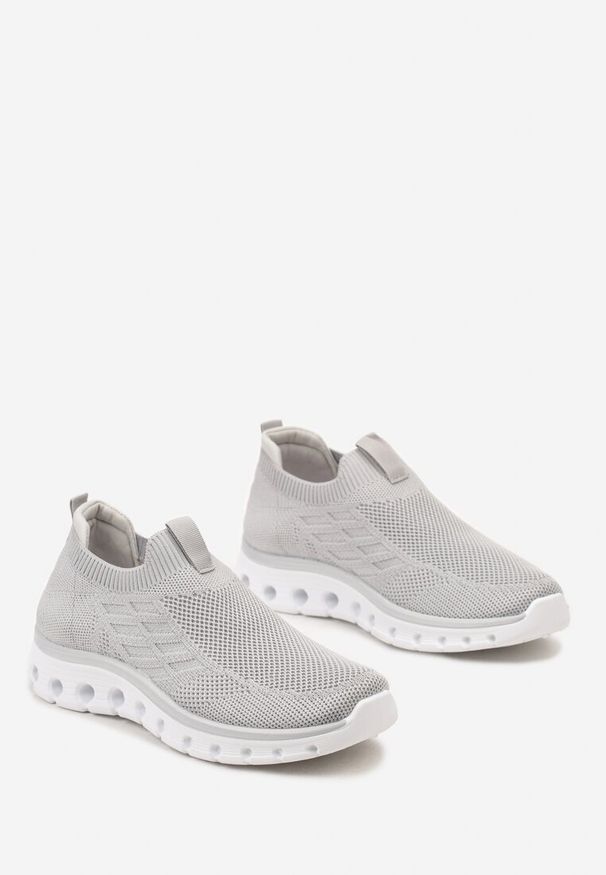 Born2be - Szare Buty Sportowe z Wycięciami na Podeszwie i Elastyczną Cholewką Drakia. Okazja: na spotkanie biznesowe, na co dzień, do pracy. Kolor: szary. Materiał: jeans. Szerokość cholewki: normalna