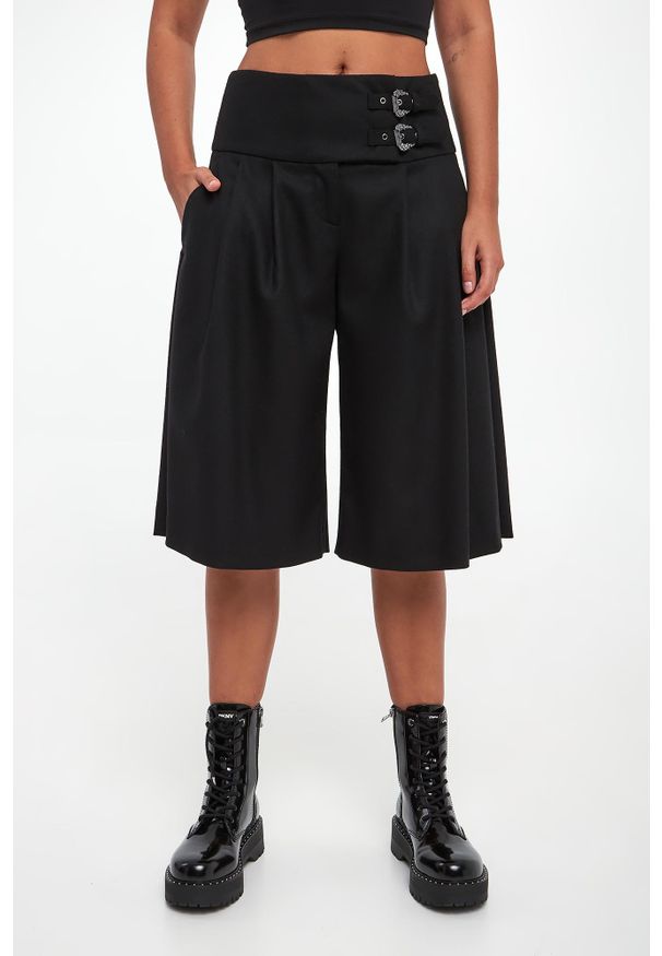 Versace Jeans Couture - Bermudy damskie wełniane VERSACE JEANS COUTURE. Materiał: wełna