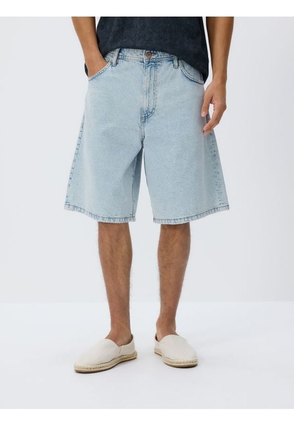 Reserved - Denimowe szorty baggy - niebieski. Kolor: niebieski. Materiał: denim