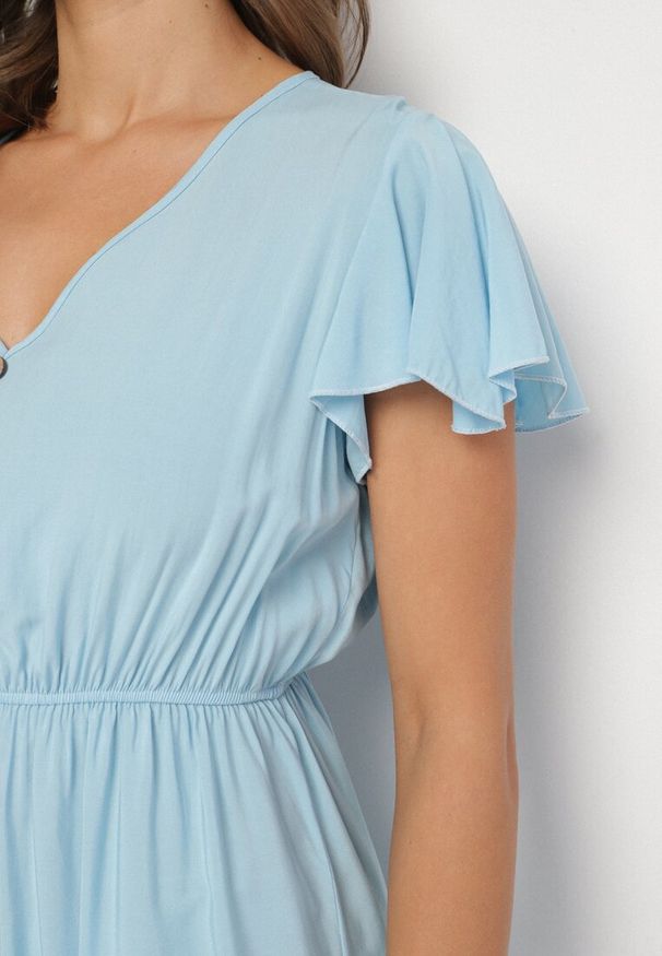 Born2be - Niebieska Rozkloszowana Bawełniana Sukienka z Guzikami i Falbanami Natinema. Okazja: na co dzień. Typ kołnierza: dekolt w serek. Kolor: niebieski. Materiał: bawełna. Sezon: lato. Styl: casual