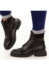 Czarne botki damskie M.Daszyński 2501-3. Nosek buta: okrągły. Zapięcie: sznurówki. Kolor: czarny. Materiał: skóra. Sezon: zima, jesień. Obcas: na obcasie #1