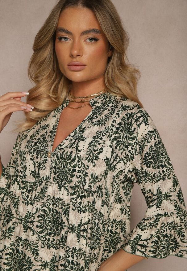 Renee - Ciemnozielona Bawełniana Sukienka o Rozkloszowanym Kroju w Ornamentalny Print Laniwea. Okazja: na co dzień. Kolor: zielony. Materiał: bawełna. Wzór: nadruk. Styl: casual