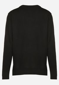Born2be - Czarny Sweter z Wełną Zdobiony Guzikami przy Dekolcie Acandria. Okazja: na co dzień. Kolekcja: plus size. Kolor: czarny. Materiał: wełna. Wzór: aplikacja. Styl: klasyczny, casual, elegancki