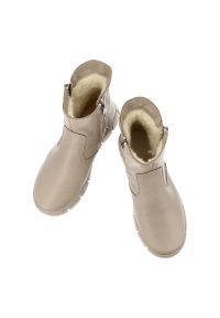 Beżowe Botki Wasak Ocieplane Buty Damskie. Okazja: na co dzień. Kolor: beżowy. Materiał: wełna, skóra. Wzór: grochy. Sezon: zima, jesień. Styl: casual #10