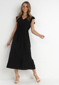 Born2be - Czarna Sukienka z Wiskozy Yorgebius. Kolor: czarny. Materiał: wiskoza. Wzór: aplikacja. Typ sukienki: rozkloszowane. Styl: klasyczny, wizytowy. Długość: midi #3