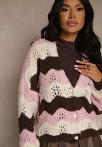 Renee - Różowy Kardigan z Domieszką Wełny i Wiskozy o Ażurowym Splocie Esina. Okazja: na co dzień. Typ kołnierza: dekolt w serek. Kolor: różowy. Materiał: wiskoza, wełna. Wzór: ze splotem, ażurowy. Styl: casual #5