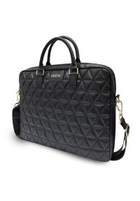 Guess Quilted 15'' czarna. Kolor: czarny. Materiał: skóra ekologiczna. Wzór: aplikacja. Styl: elegancki