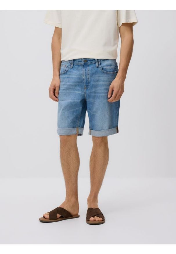 Reserved - Jeansowe szorty slim fit - niebieski. Kolor: niebieski. Materiał: jeans