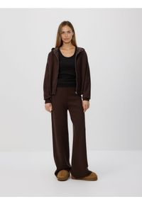 Reserved - Dzianinowe spodnie z wiskozą - brązowy. Kolor: brązowy. Materiał: dzianina, wiskoza