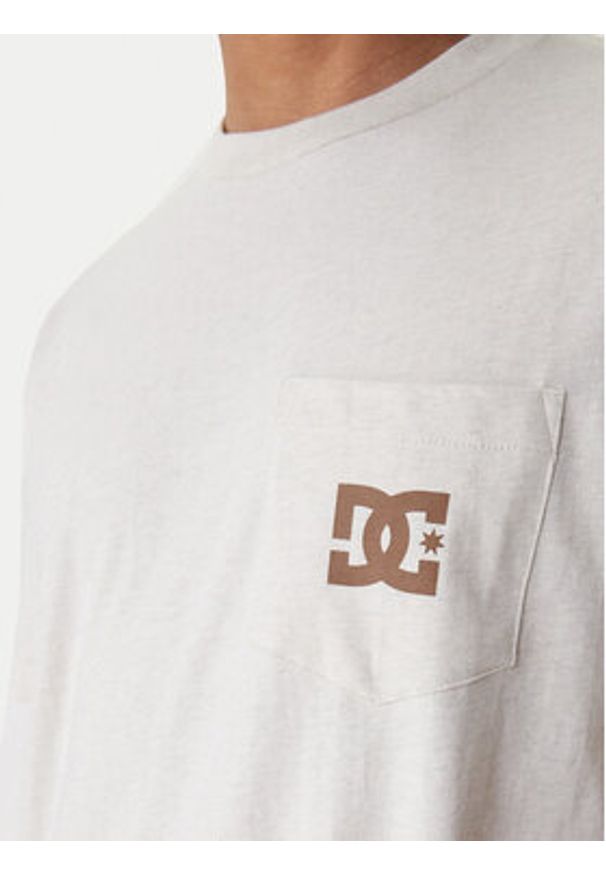 DC Shoes T-Shirt Star Pocket ADYZT05377 Beżowy Regular Fit. Kolor: beżowy. Materiał: bawełna