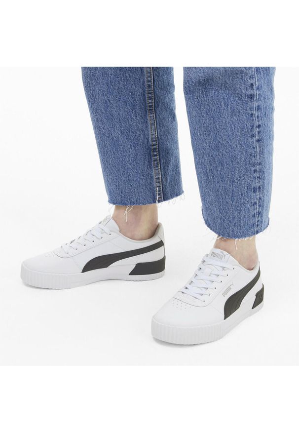 Buty do chodzenia damskie Puma Carina L. Zapięcie: sznurówki. Kolor: biały, wielokolorowy, czarny, szary. Materiał: syntetyk, tkanina, materiał. Szerokość cholewki: normalna. Sport: turystyka piesza