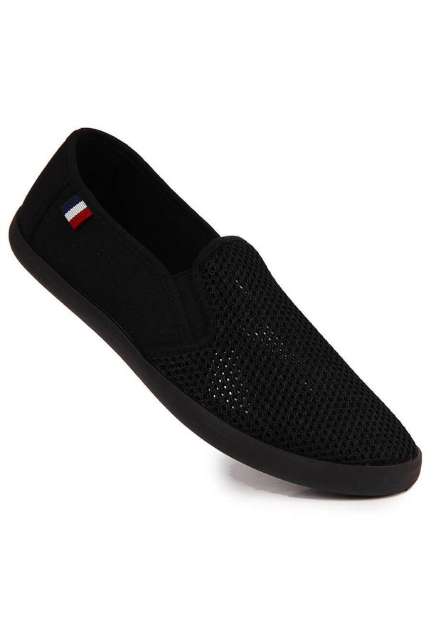 NEWS - Tenisówki męskie wsuwane ażurowe czarne News 3636. Zapięcie: bez zapięcia. Kolor: czarny. Materiał: materiał. Szerokość cholewki: normalna. Wzór: ażurowy