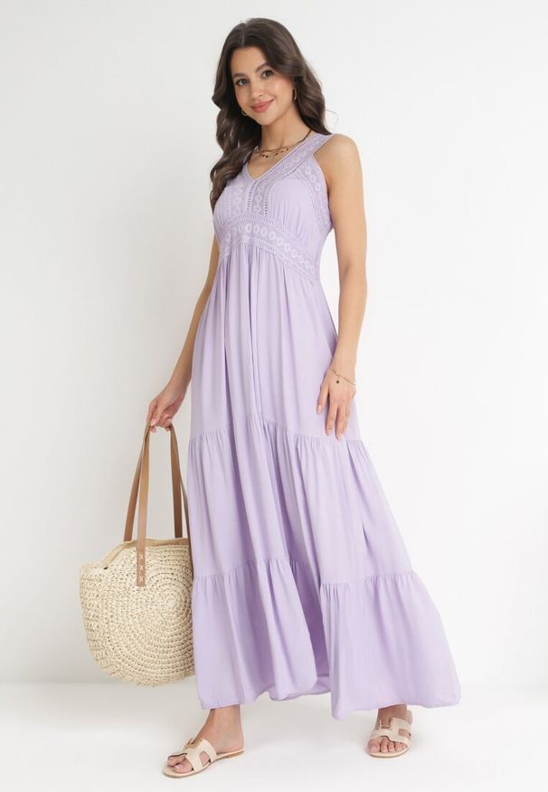 Born2be - Fioletowa Sukienka Maxi z Ażurowymi Taśmami Bez Rękawów Jaemma. Kolor: fioletowy. Długość rękawa: bez rękawów. Wzór: ażurowy. Sezon: lato. Typ sukienki: rozkloszowane. Długość: maxi