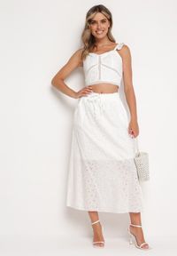 Born2be - Biały Komplet w Stylu Boho Koronkowy Top i Spódnica Rozkloszowana z Gumką w Pasie Sovemia. Kolor: biały. Materiał: koronka. Wzór: aplikacja