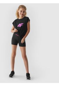 4F JUNIOR - Legginsy sportowe krótkie szybkoschnące dziewczęce. Kolor: czarny. Materiał: włókno, skóra. Długość: krótkie