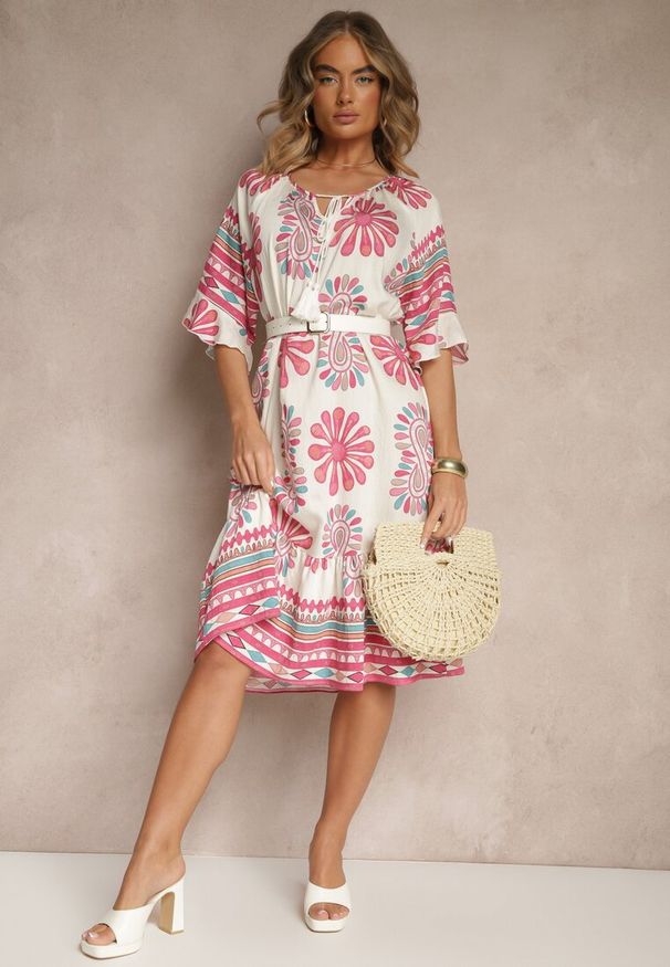 Renee - Różowa Pudełkowa Sukienka z Wiskozy w Abstrakcyjny Wzór Revirelle. Kolor: różowy. Materiał: wiskoza. Długość rękawa: krótki rękaw. Sezon: lato. Styl: elegancki