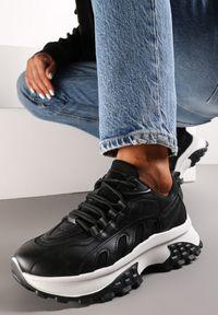 Renee - Czarne Sznurowane Sneakersy na Grubej Podeszwie z Ozdobnymi Przeszyciami Kayor. Kolor: czarny. Materiał: materiał #1