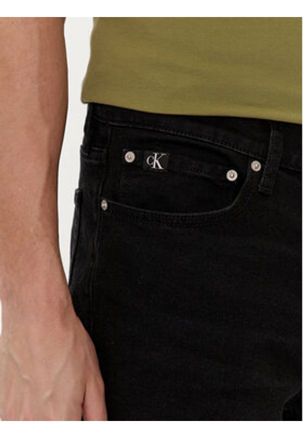 Calvin Klein Jeans Szorty jeansowe J30J324872 Czarny Slim Fit. Kolor: czarny. Materiał: bawełna