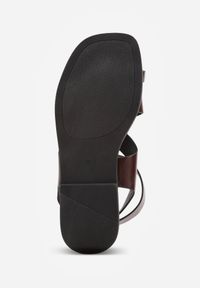 Born2be - Ciemnobrązowe Sandały Typu Japonki z Metaliczną Ozdobą Meledra. Okazja: na co dzień. Zapięcie: pasek. Kolor: brązowy. Materiał: jeans. Wzór: aplikacja. Sezon: lato. Styl: casual, klasyczny, elegancki #7