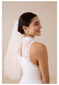 bonprix - Sukienka ślubna z tiulu z koronką. Okazja: na wesele, na ślub cywilny. Typ kołnierza: dekolt gorset, kołnierzyk stójkowy. Kolor: biały. Materiał: tiul, koronka. Wzór: koronka. Typ sukienki: gorsetowe #2