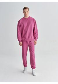 Pako Lorente - Różowe spodnie dresowe oversize C22SF-WD-002-R-0. Okazja: na co dzień. Kolor: różowy. Materiał: dresówka. Długość: długie. Styl: casual #5