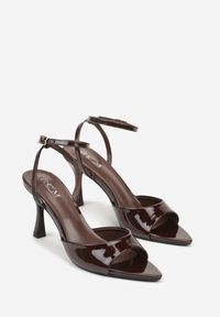 Renee - Brązowe Sandały na Szpilce z Paskiem z Klamerką i Lakierowanym Połyskiem Celafere. Okazja: na co dzień, na randkę. Zapięcie: pasek. Kolor: brązowy. Materiał: lakier. Obcas: na szpilce. Styl: casual, elegancki. Wysokość obcasa: średni #5