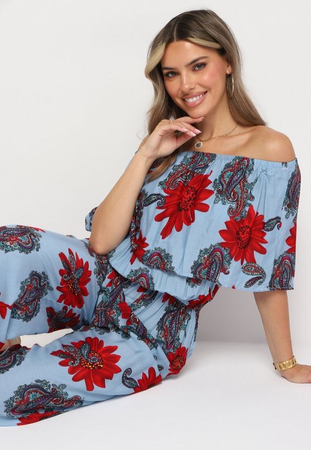 Born2be - Niebiesko-Czerwony Taliowany Kombinezon z Wiskozy w Kwiaty Nelarra. Kolor: niebieski. Materiał: wiskoza. Wzór: kwiaty. Sezon: lato. Styl: elegancki
