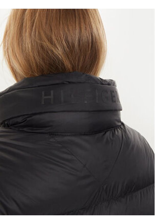 TOMMY HILFIGER - Tommy Hilfiger Kurtka puchowa WW0WW43118 Czarny Relaxed Fit. Kolor: czarny. Materiał: syntetyk