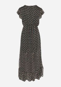 Born2be - Czarna Rozkloszowana Sukienka z Kopertowym Dekoltem z Gumką w Pasie i Falbanką Tiamala. Okazja: na spotkanie biznesowe. Kolor: czarny. Typ sukienki: kopertowe. Styl: biznesowy #7