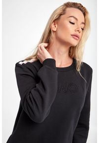 Liu Jo - Sukienka dresowa LIU JO. Materiał: dzianina, dresówka. Długość rękawa: długi rękaw. Wzór: haft. Długość: midi