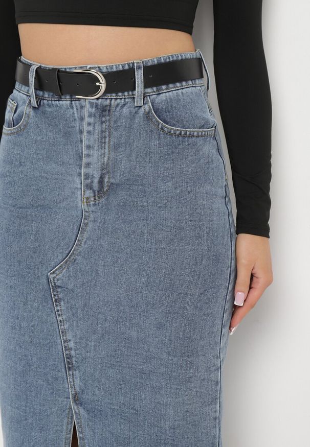 Born2be - Granatowa Spódnica Jeansowa o Ołówkowym Kroju z Rozcięciem z Przodu Ramalla. Okazja: na spotkanie biznesowe, do pracy. Kolor: niebieski. Materiał: jeans. Styl: biznesowy, klasyczny