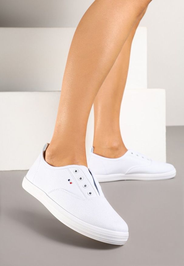 Born2be - Białe Klasyczne Tenisówki z Elastyczną Wstawką Sepelle. Kolor: biały. Materiał: jeans. Styl: klasyczny