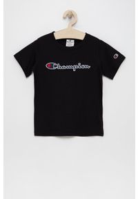 Champion t-shirt bawełniany dziecięcy kolor czarny. Kolor: czarny. Materiał: bawełna. Długość rękawa: krótki rękaw. Długość: krótkie. Wzór: aplikacja