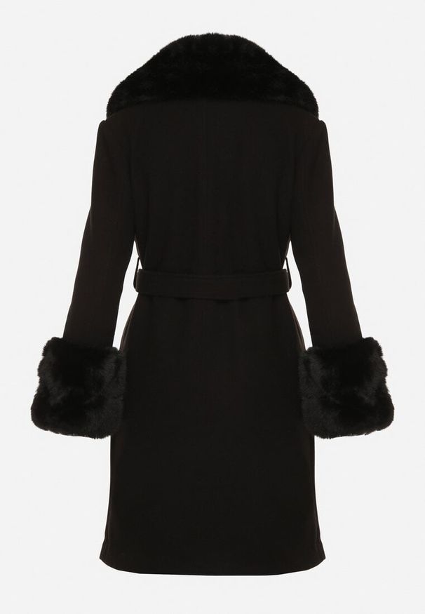 Born2be - Czarny Elegancki Płaszcz o Dwurzędowym Kroju z Futerkiem Landrie. Okazja: na co dzień. Kolor: czarny. Materiał: futro. Styl: elegancki