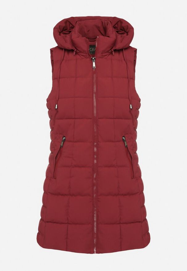 Born2be - Bordowa Pikowana Kamizelka z Odpinanym Kapturem i Kieszeniami na Suwak Anoria. Okazja: na co dzień. Kolor: czerwony. Materiał: jeans. Wzór: aplikacja. Styl: casual, klasyczny